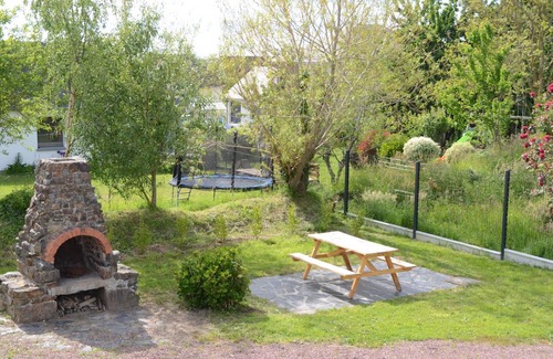 Yquelon Cottage | Family Retreat: Cozy Home Near Granville – Terrace, Garden, Parking, Bikes, and More!