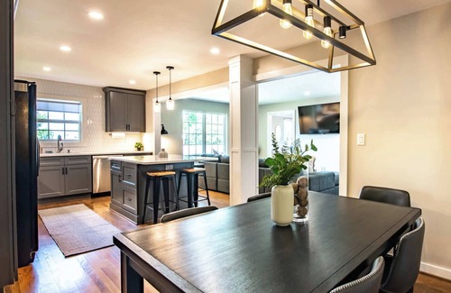 Glen Iris House | Family Retreat in Birmingham – 7BR/4BA