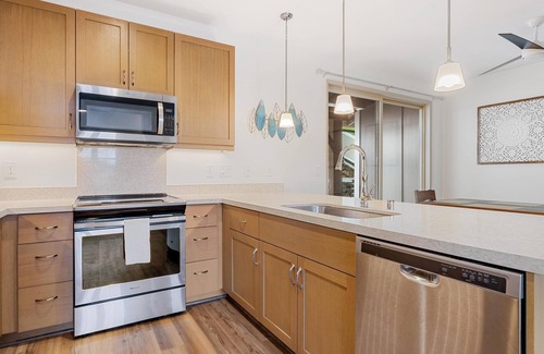 Makaha Valley House | Family Retreat in Mākaha Valley | Sleeps 14 + Beach Gear