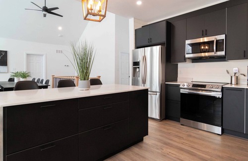 Madawaska Valley House | Family Retreat w/hot tub, game room + Winter fun