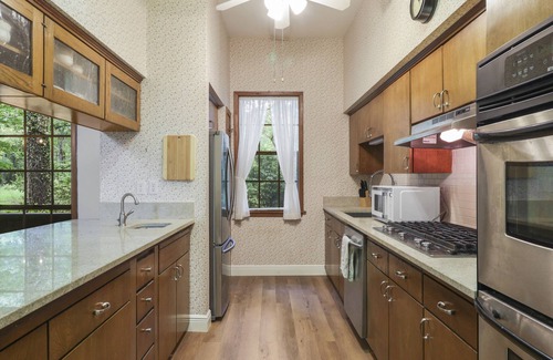 Covington House | Family-Reunion-Retreat-Small Wedding Space Secluded Woodsy 4 Acre, River bluff