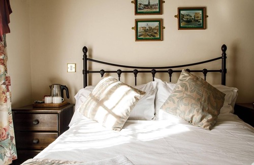 Bordesley House | Family Room 7 at the Old Crown Hotel