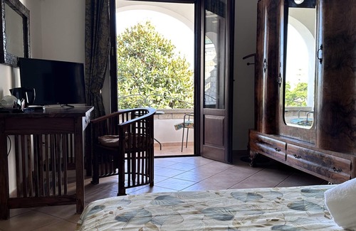 Succhivo Bed & Breakfast | Family room-Superior-Ensuite with Shower-Patio