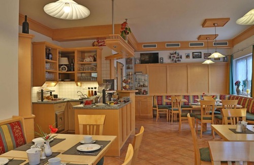 Dorfgastein Cottage | Family room with shower, WC - trombone, pension