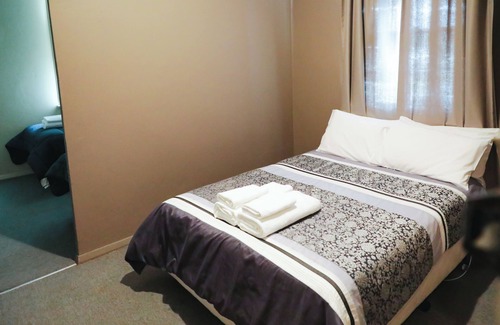 Capertee Hotel | Family Room With Shared Bathroom
