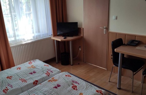 Nonntal Bed & Breakfast | Family room with shower or Bathroom, toilet - free room, pension