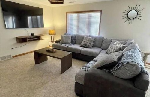 Sioux Falls House | Family size home close to hospitals and schools. 2 Car garage & deck