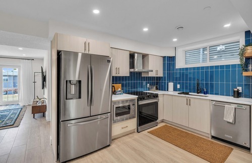 Calgary Apartment | Family-Sized Luxury Suite: King Bed, Workspace, Huge Lawn & Epic Sunset