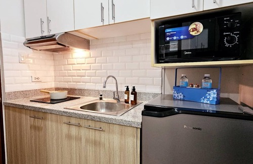 Bacolod Apartment | Family studio centrally located and can fit 4 adults