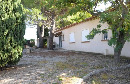 Montpeyroux Apartment | Family suite in a villa in the heart of a vineyard.