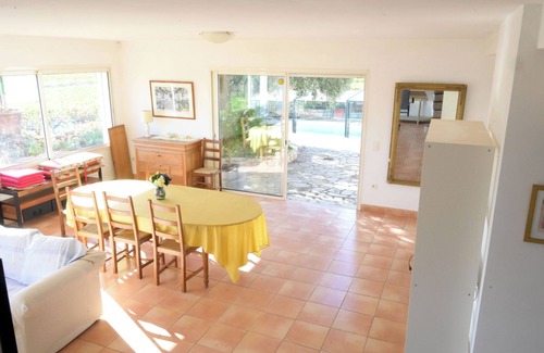 Montpeyroux Apartment | Family suite in a villa in the heart of a vineyard.