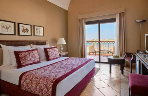 El Quseir Resort | Family Time Redefined | 3 Sea-view Rooms w/Spa, Sports & Waterpark Access