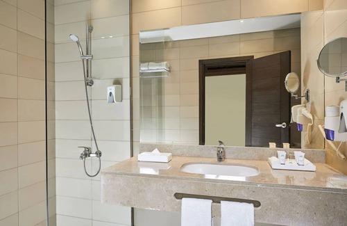 El Quseir Resort | Family Time Redefined | 3 Sea-view Rooms w/Spa, Sports & Waterpark Access
