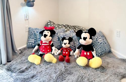 Cambrian Apartment | Family Top Pick, Mickey Dream Loft and TREE House, A Tiny Home Adventure