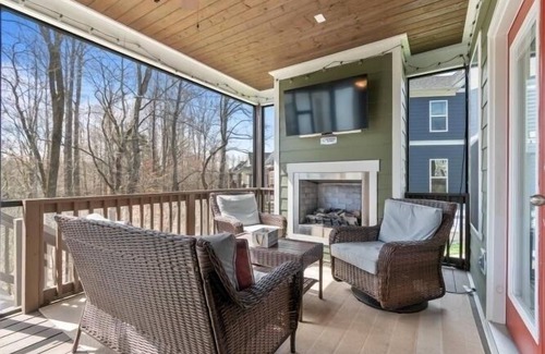 Tullahoma House | “Family Traditions” Cottage - 4-bed lake retreat