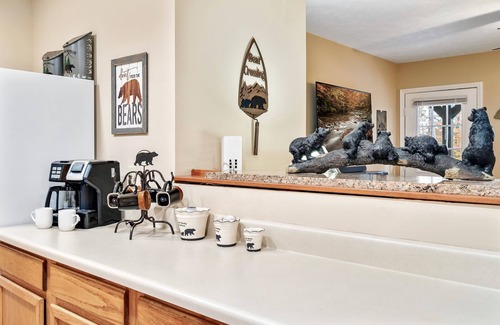 Sevierville Cottage | Family Trip? Experience Christmas at Dollywood!