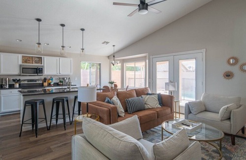 Peoria House | Family Vaca Ready! Sleeps9|Heated Pool|Patio&Shops