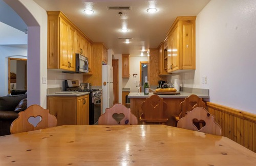 Tuoketuo County House | Family Vacation~Heated In/Out Pool, Tubing & Ice Skating 719