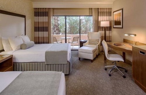 Downtown Resort | Family Vacay! Three Comfy Units, Pool, Restaurant