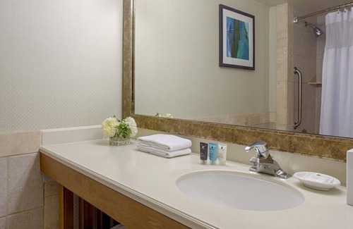 Downtown Resort | Family Vacay! Three Comfy Units, Pool, Restaurant