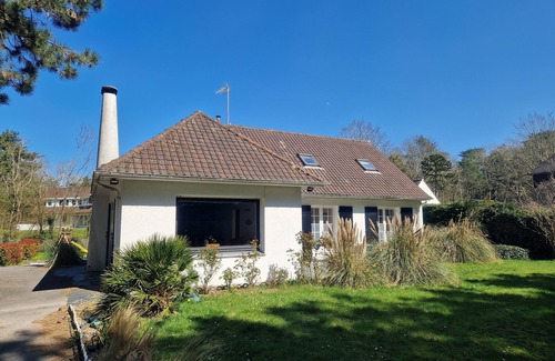 Hardelot-Plage Villa | Family villa sleeps 11. 10 mn walk to the beach. Ideal for families
