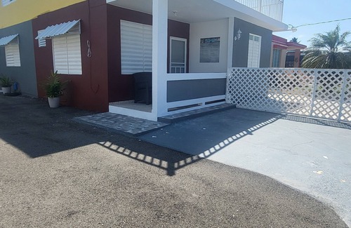 Vega Baja Apartment | Family Villa 2, near to Puerto Nuevo beach, Parking & Wi-Fi