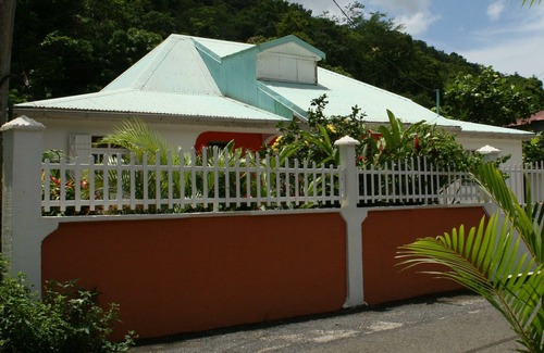Pointe-Noire House | Family villa with Creole garden, river and tropical forest in Pointe Noire