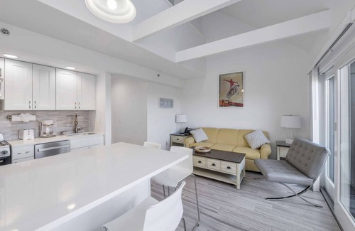 Napeague Apartment | Fancy 1 BR with loft Apt w/2 BTHs w/balcony!