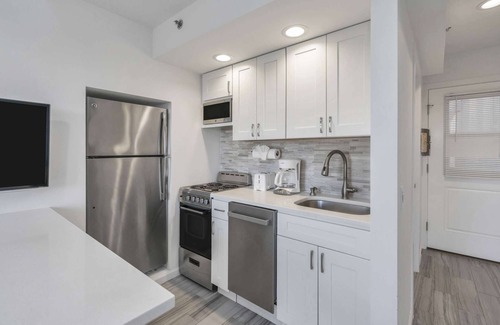 Napeague Apartment | Fancy 1 BR with loft Apt w/2 BTHs w/balcony!