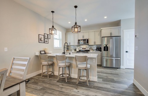 Ocean Shores House | Fancy Finish Cottage - Oyhut Bay Seaside Village