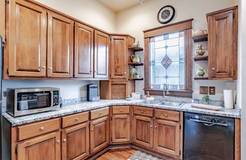 Hannon Park House | Fancy&Foosball! Central Location-Historic Grandeur