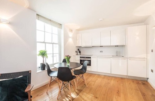 London City Centre Condo | Fantastic 1 Bedroom Flat Leicester Square West End
