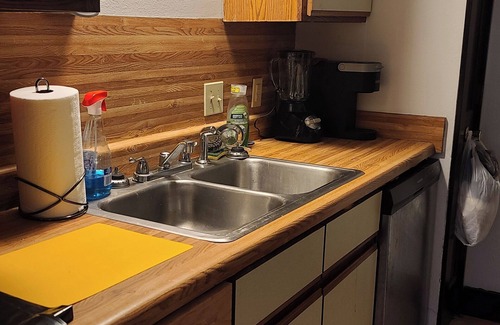 Uptown Historic District Condo | Fantastic 2-bedroom condo with AC in vibrant Uptown New Orleans