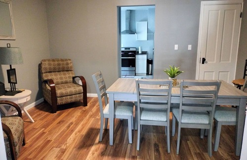 West Washington House | Fantastic 3-bedroom house with AC, heating and internet in South Bend