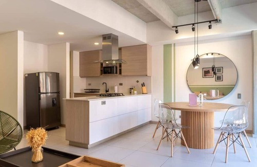 Laureles Apartment | Fantastic 3 BR w/Balcony in Laureles Medellín