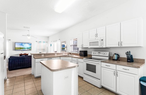 Highgate Park Villa | Fantastic 4BR Gated Community Private Pool and Game RM-117BWD