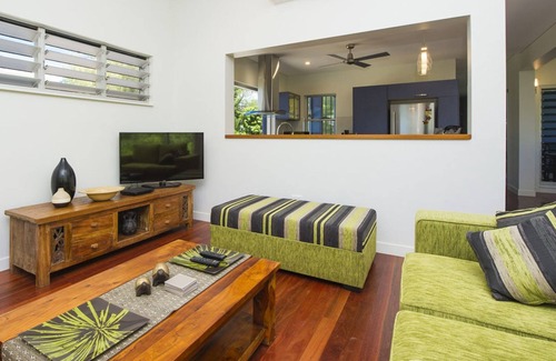 Picnic Bay House | Fantastic beachfront home suitable for a couple or family group.