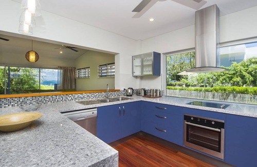 Picnic Bay House | Fantastic beachfront home suitable for a couple or family group.