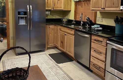 Bruceton Mills Cabin | Fantastic Cabin! Mountain Views King Bed Fast Wifi Veteran Owned