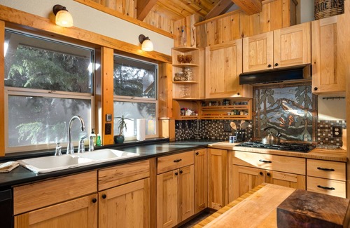 Government Camp House | Fantastic Custom Mountain Cabin w/Lodge Vibes, Hot Tub, Home Theater