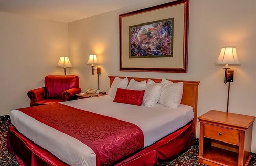 Grand Junction Hotel | Fantastic Deal! Close to Redlands Mesa Golf Course! Indoor Pool, Free Parking!