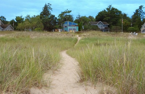 Sturgeon Bay House | Fantastic Family Lake House on Sand Beach