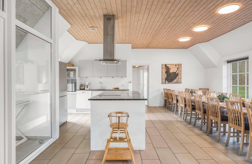 Sundhuse House | Fantastic holiday home with pool and spa for 20 people.