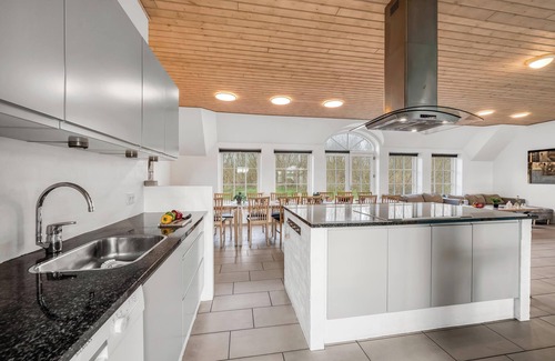 Sundhuse House | Fantastic holiday home with pool and spa for 20 people.