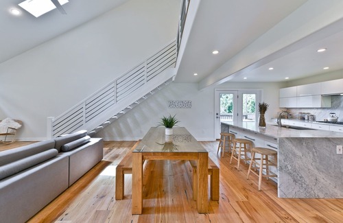 Northeast Virginia Beach House | Fantastic home in the heart of the VB Resort Area Walk to Beach, Boardwalk.