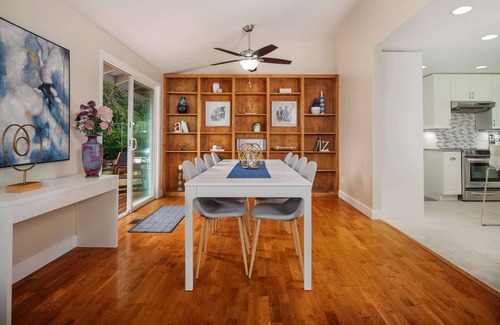Aloha House | Fantastic Home in Cul-de-sac, Huge Yard, BBQ, New Kitchen, Ping Pong, 10 Miles to Downtown Portland