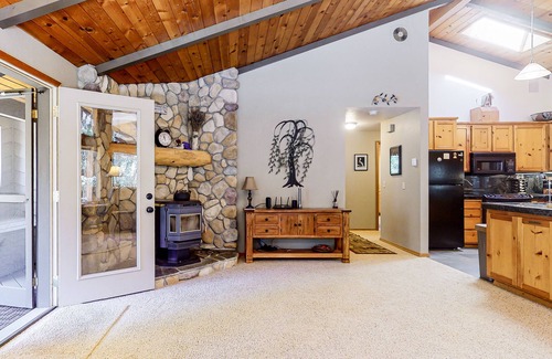 Florence House | Fantastic home near the coast with private hot tub & enclosed yard