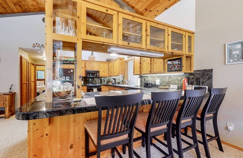 Florence House | Fantastic home near the coast with private hot tub & enclosed yard