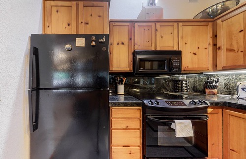 Florence House | Fantastic home near the coast with private hot tub & enclosed yard