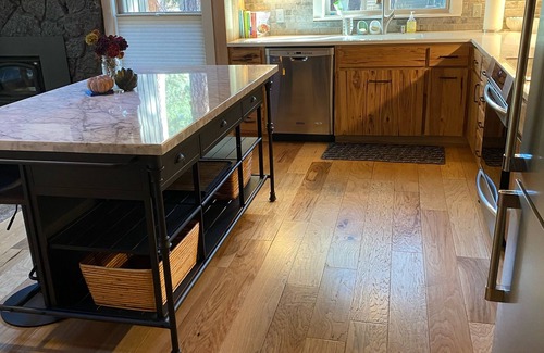 Black Butte Ranch House | Fantastic House! 1900sf, 4 bed 3.5 baths, air, sleeps 8. Great deck. Near GMrec.